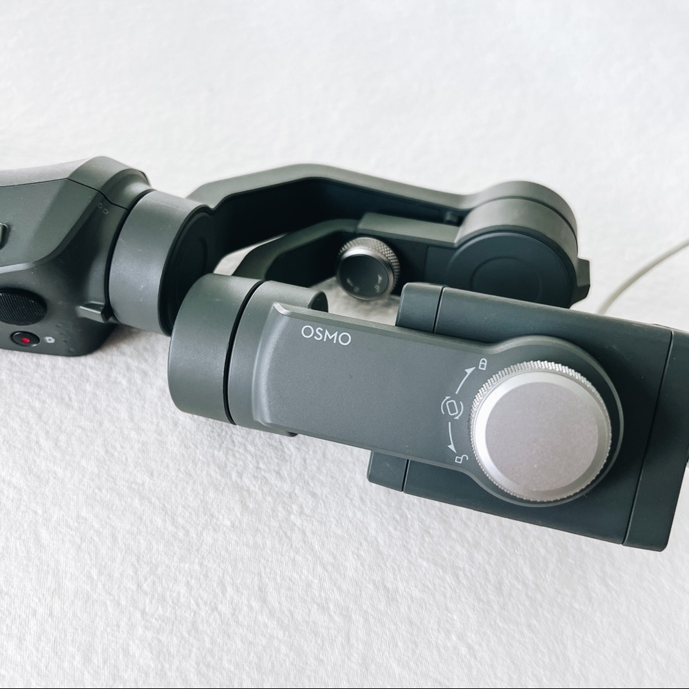 DJI OSMO gimbal for phone